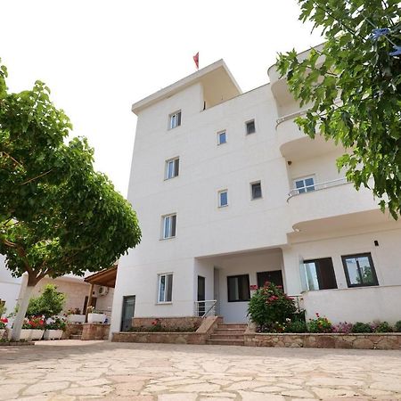 Guest House Gerard Ксамил Екстериор снимка