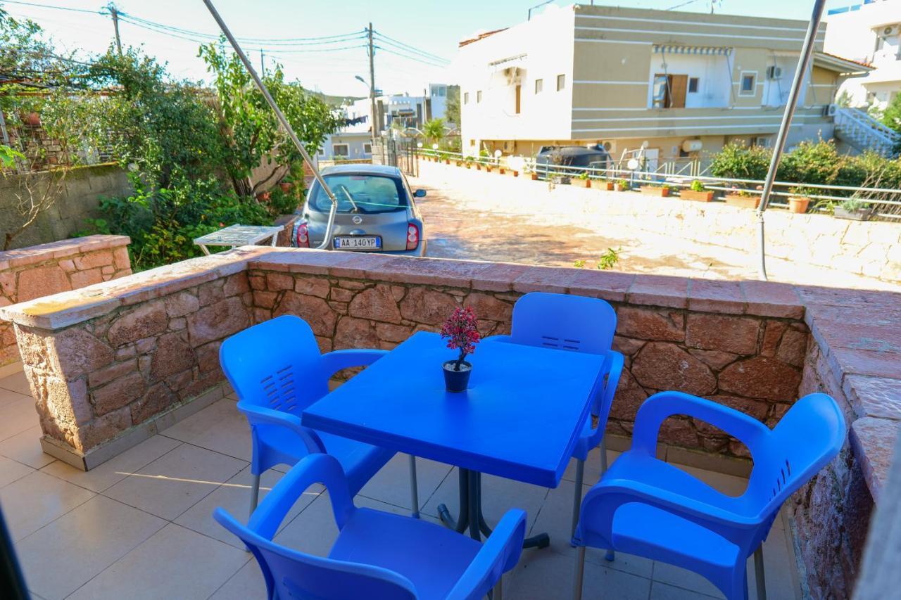Guest House Gerard Ксамил Екстериор снимка