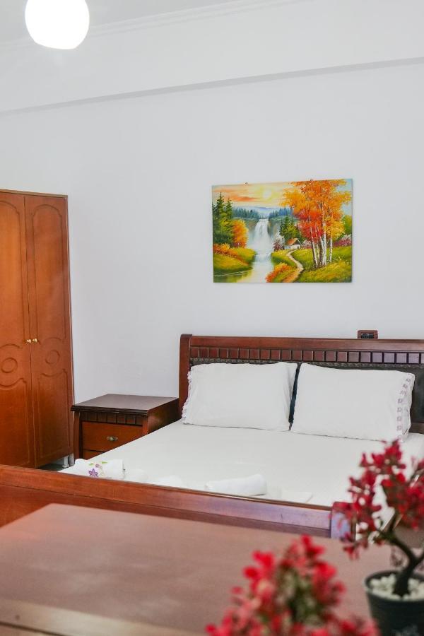 Guest House Gerard Ксамил Екстериор снимка
