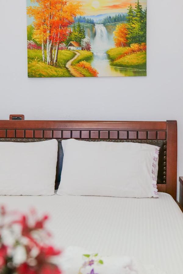 Guest House Gerard Ксамил Екстериор снимка