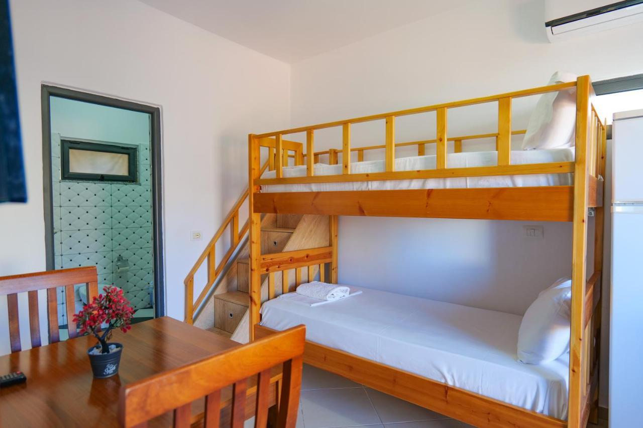 Guest House Gerard Ксамил Екстериор снимка