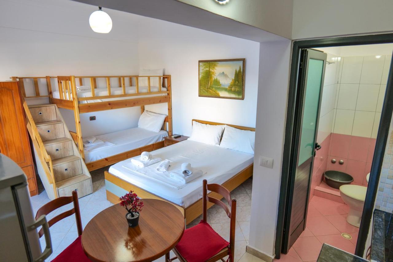 Guest House Gerard Ксамил Екстериор снимка