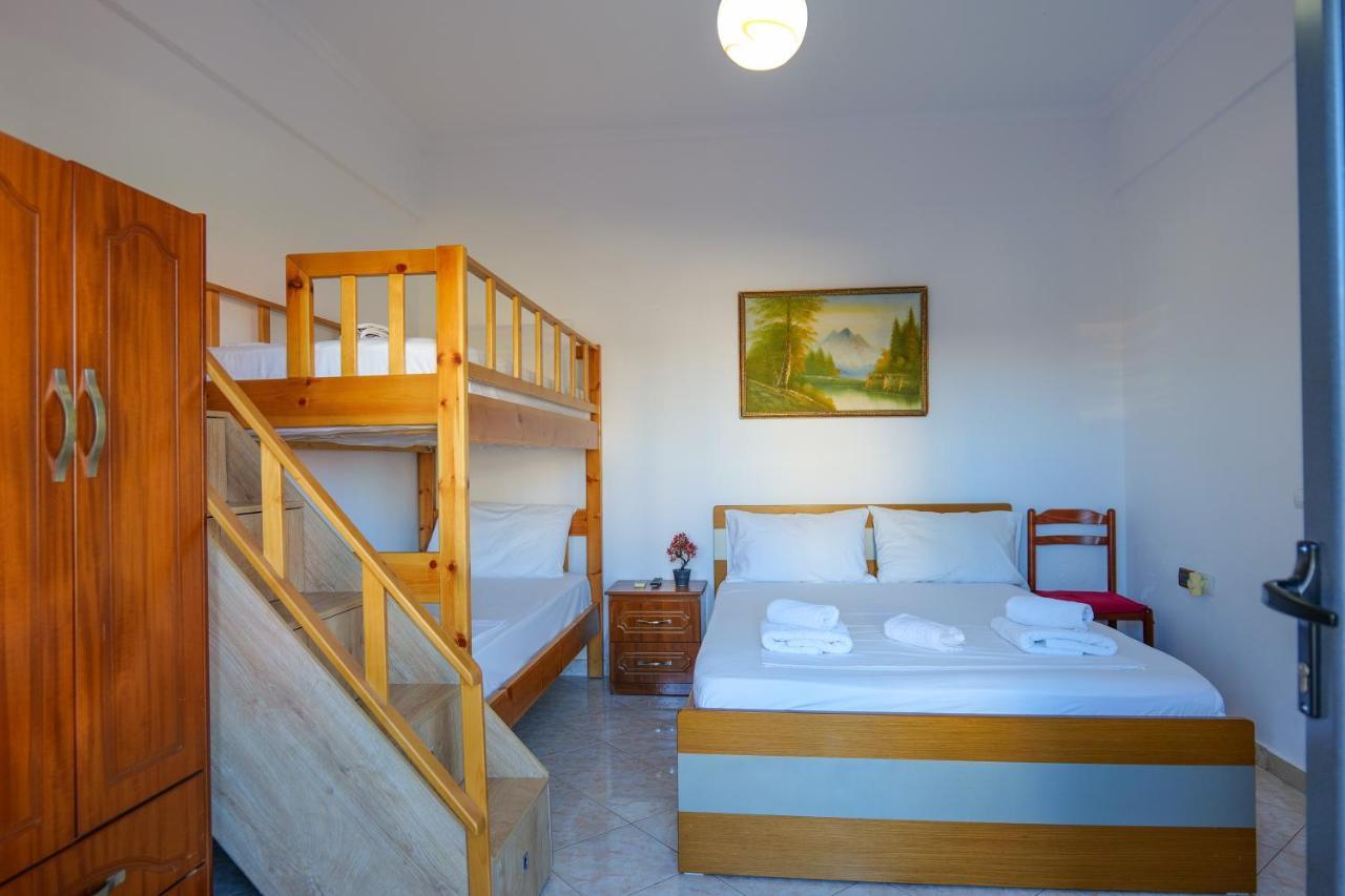 Guest House Gerard Ксамил Екстериор снимка