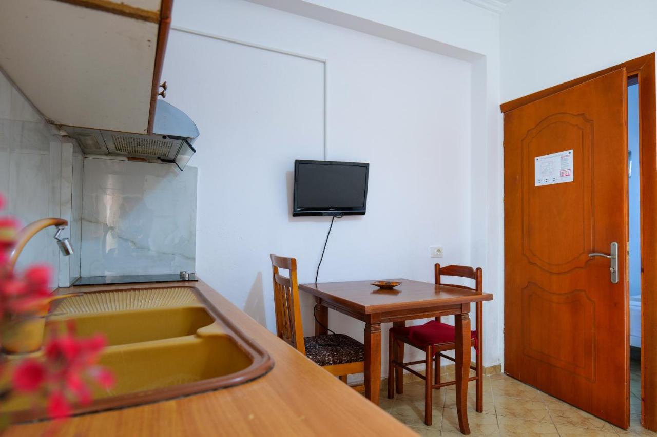 Guest House Gerard Ксамил Екстериор снимка