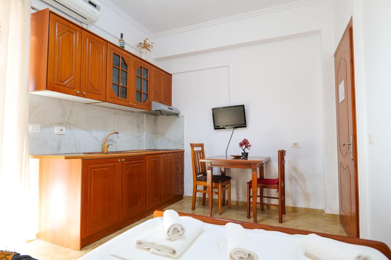 Guest House Gerard Ксамил Екстериор снимка