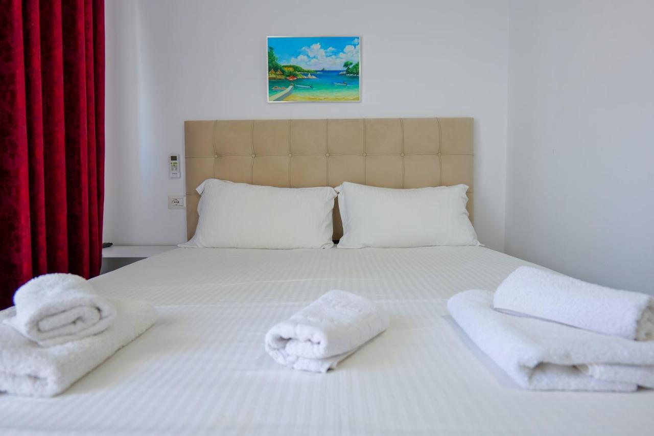 Guest House Gerard Ксамил Екстериор снимка