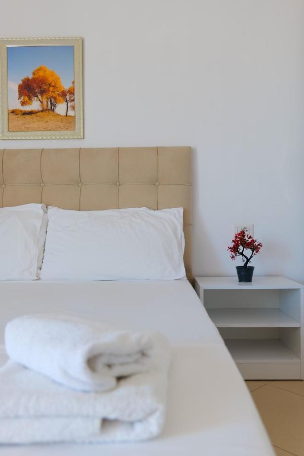 Guest House Gerard Ксамил Екстериор снимка