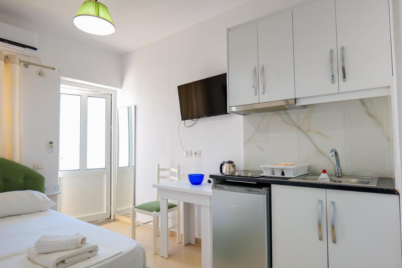 Guest House Gerard Ксамил Екстериор снимка