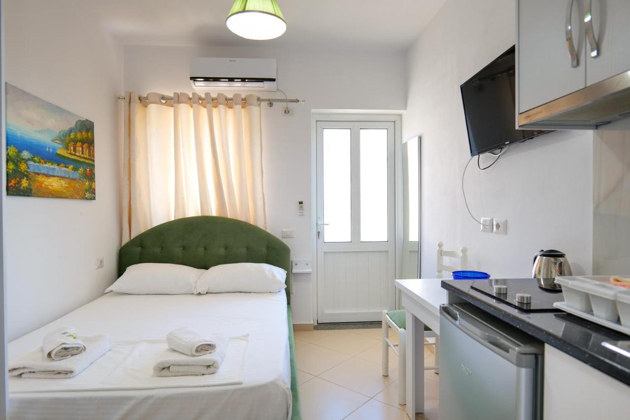 Guest House Gerard Ксамил Екстериор снимка