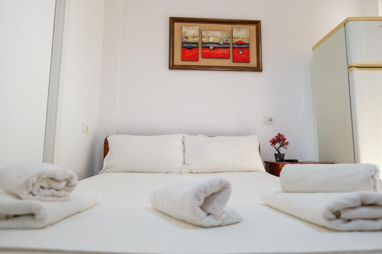 Guest House Gerard Ксамил Екстериор снимка