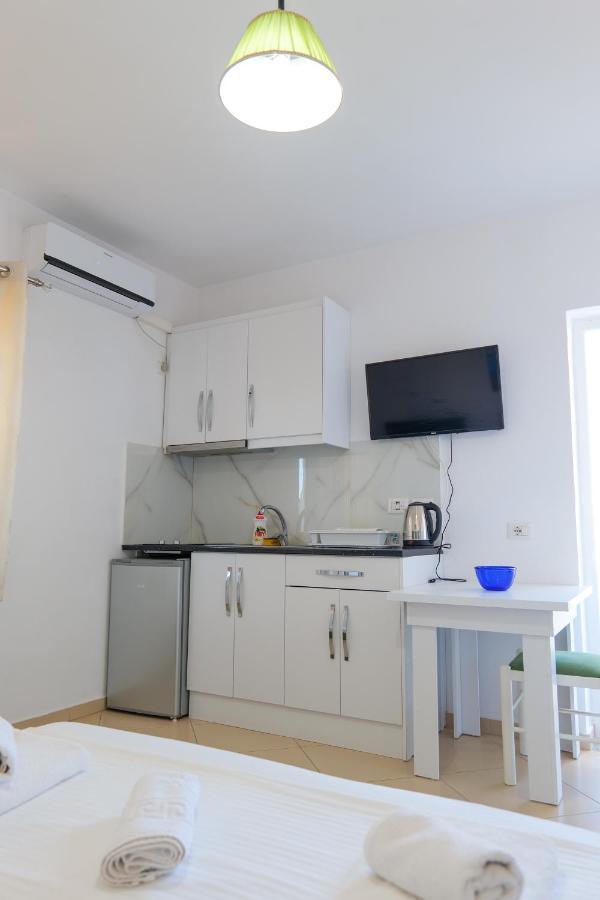Guest House Gerard Ксамил Екстериор снимка