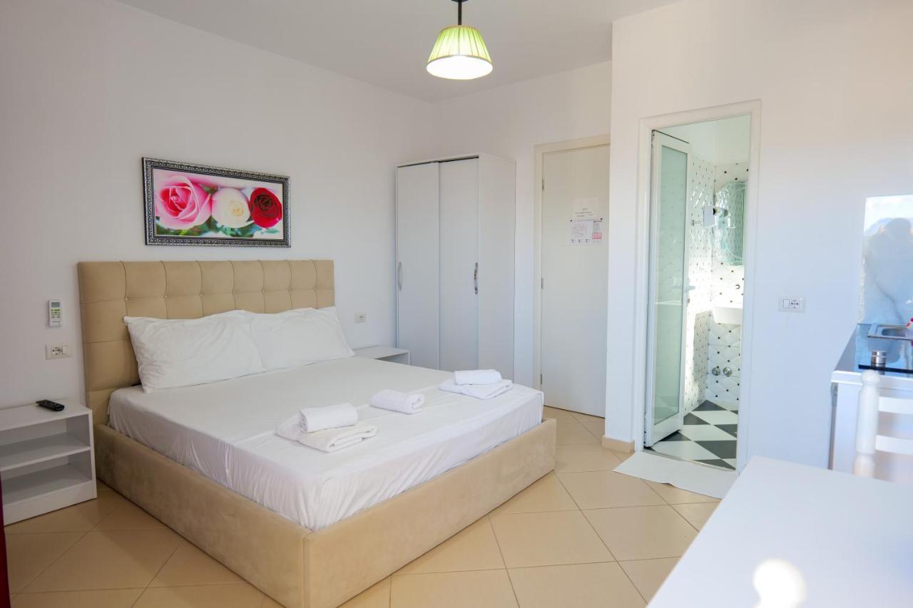 Guest House Gerard Ксамил Екстериор снимка