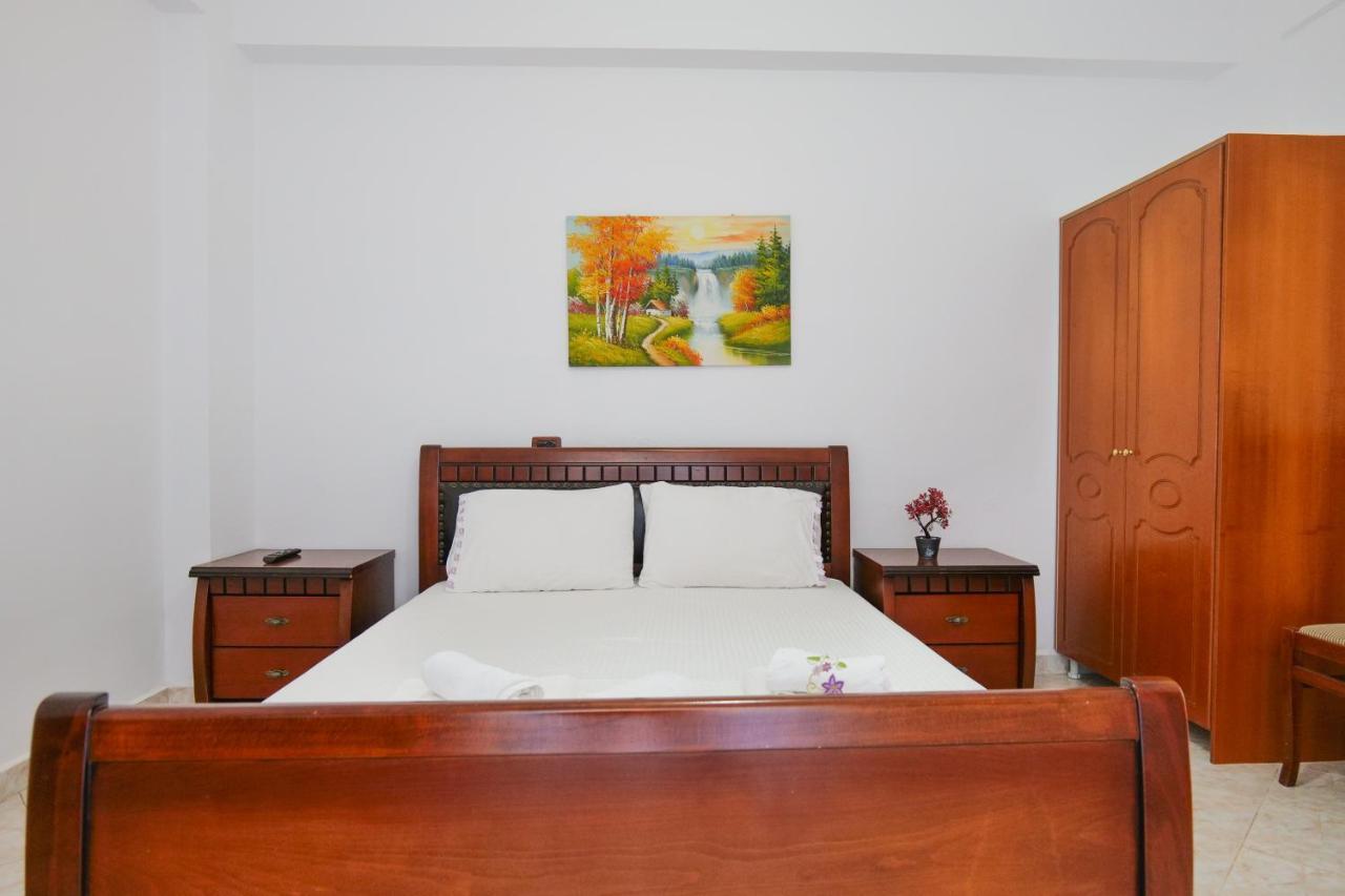 Guest House Gerard Ксамил Екстериор снимка