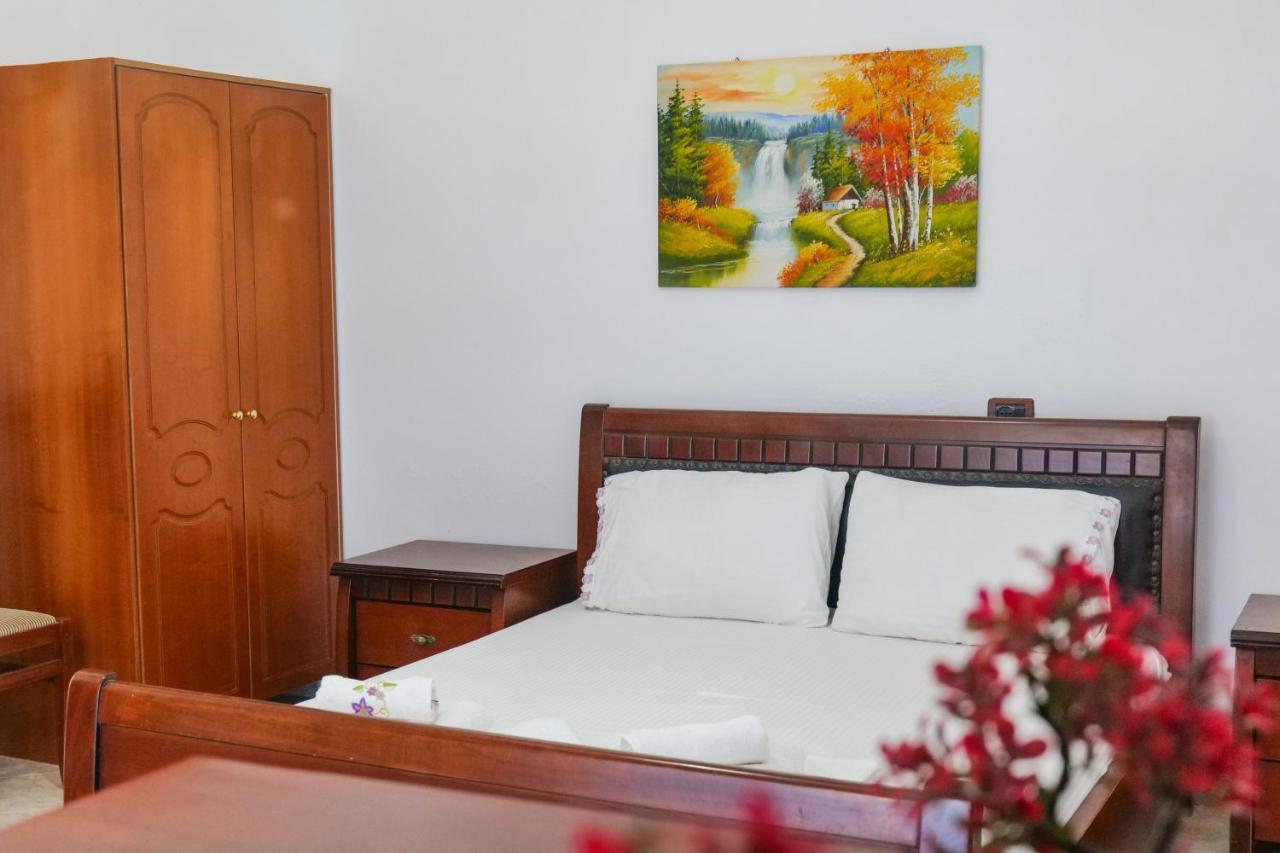 Guest House Gerard Ксамил Екстериор снимка