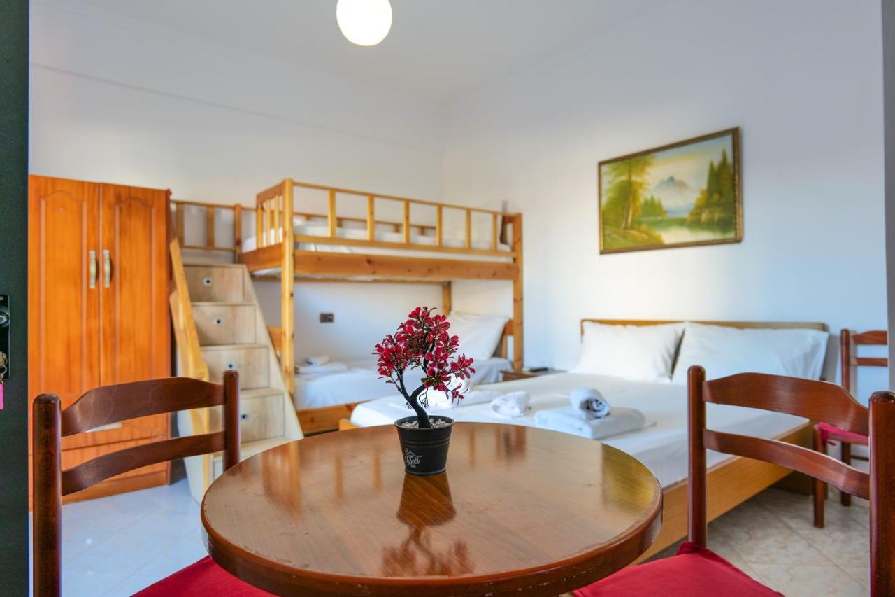 Guest House Gerard Ксамил Екстериор снимка