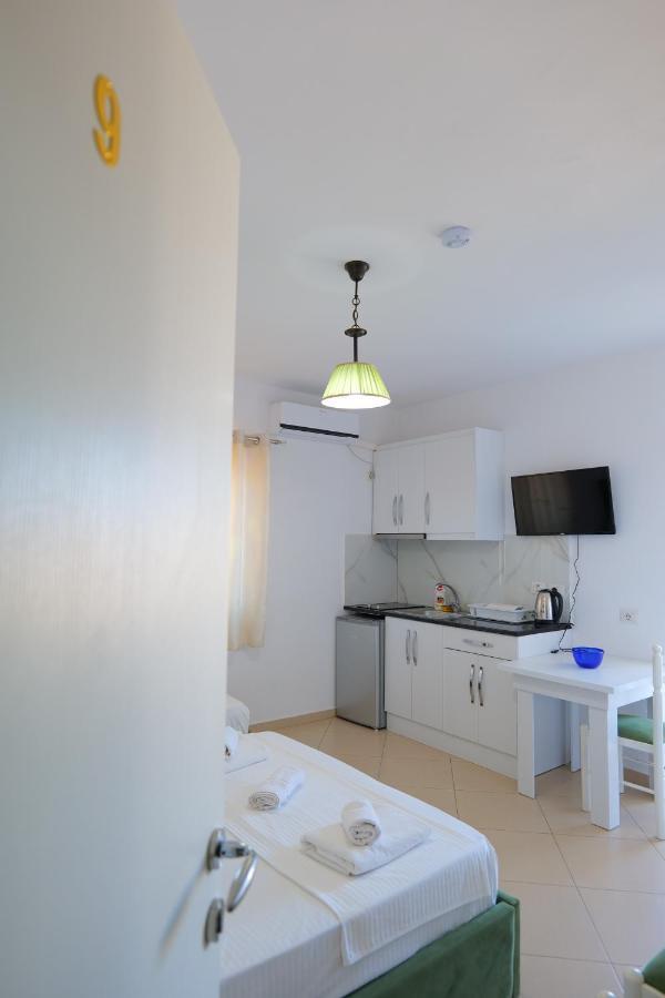 Guest House Gerard Ксамил Екстериор снимка
