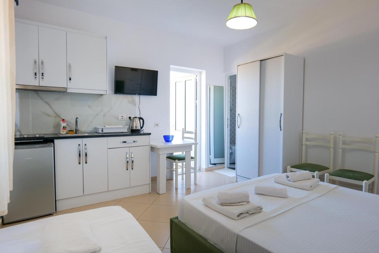 Guest House Gerard Ксамил Екстериор снимка
