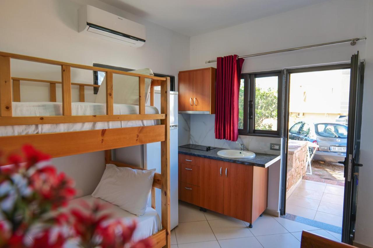 Guest House Gerard Ксамил Екстериор снимка