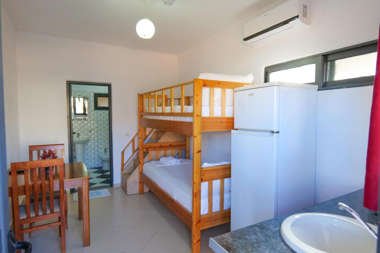 Guest House Gerard Ксамил Екстериор снимка