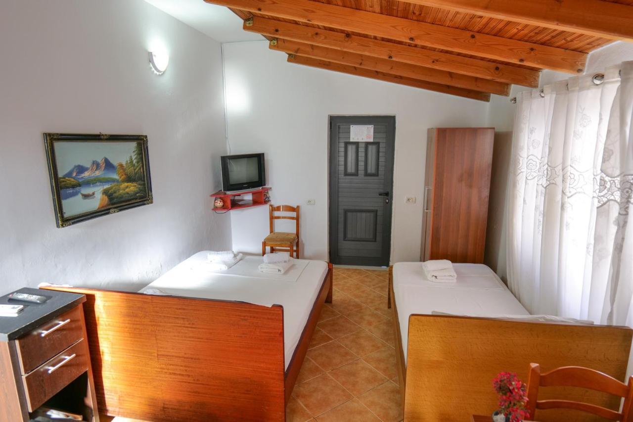 Guest House Gerard Ксамил Екстериор снимка