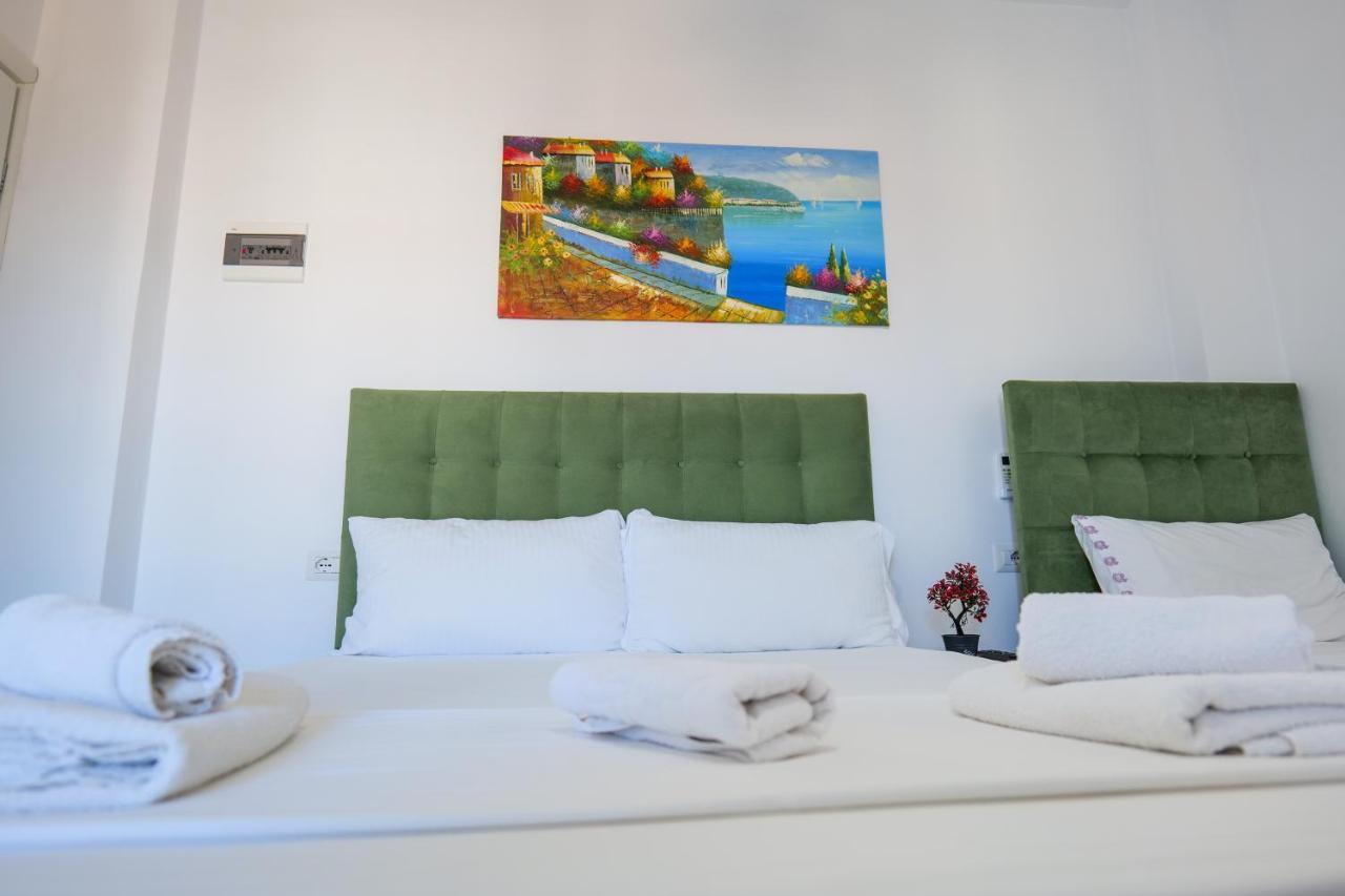Guest House Gerard Ксамил Екстериор снимка