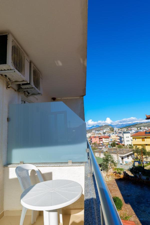 Guest House Gerard Ксамил Екстериор снимка