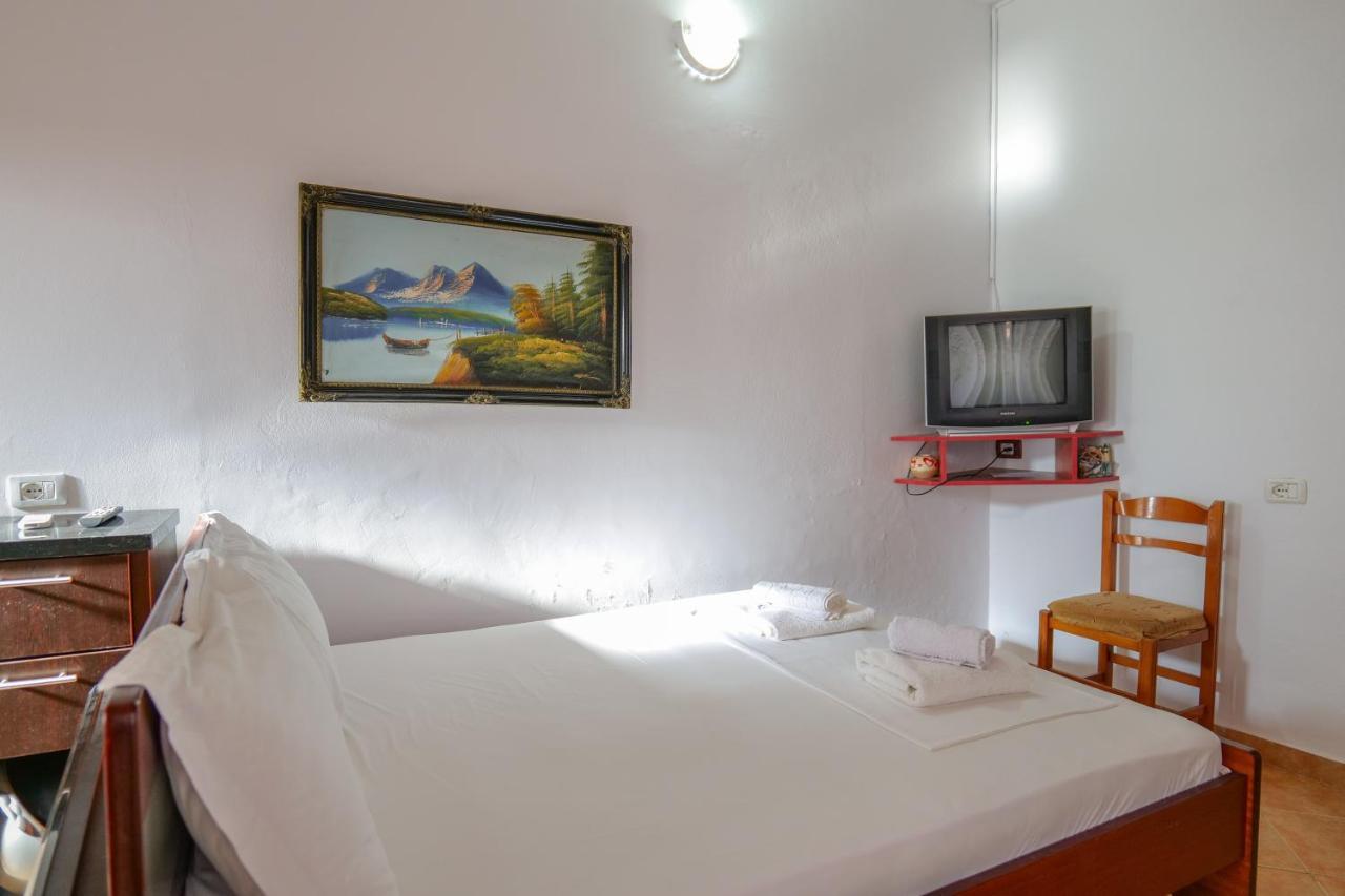 Guest House Gerard Ксамил Екстериор снимка