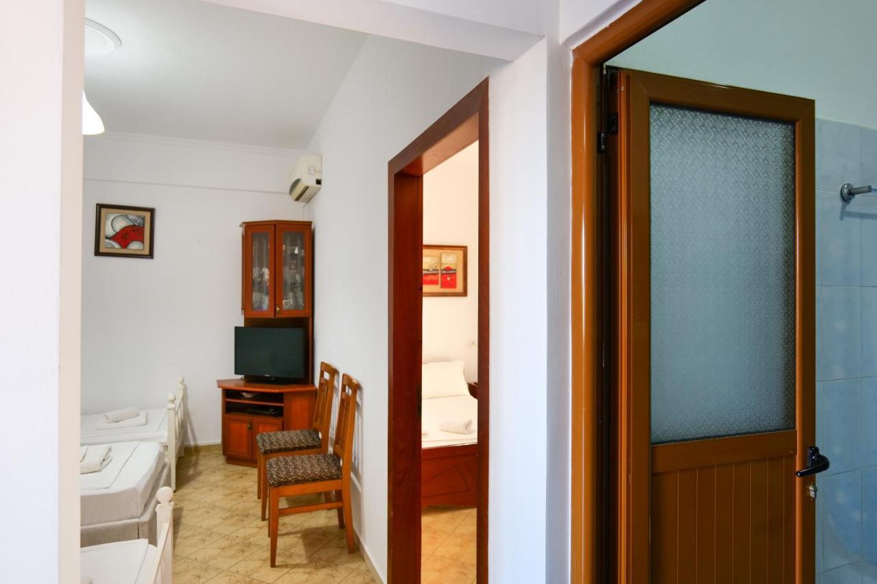 Guest House Gerard Ксамил Екстериор снимка