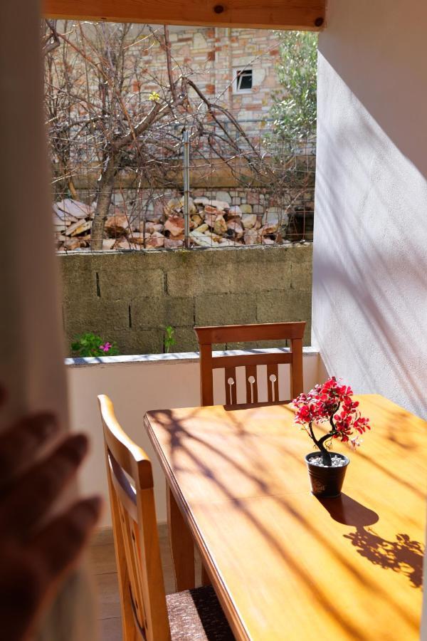 Guest House Gerard Ксамил Екстериор снимка