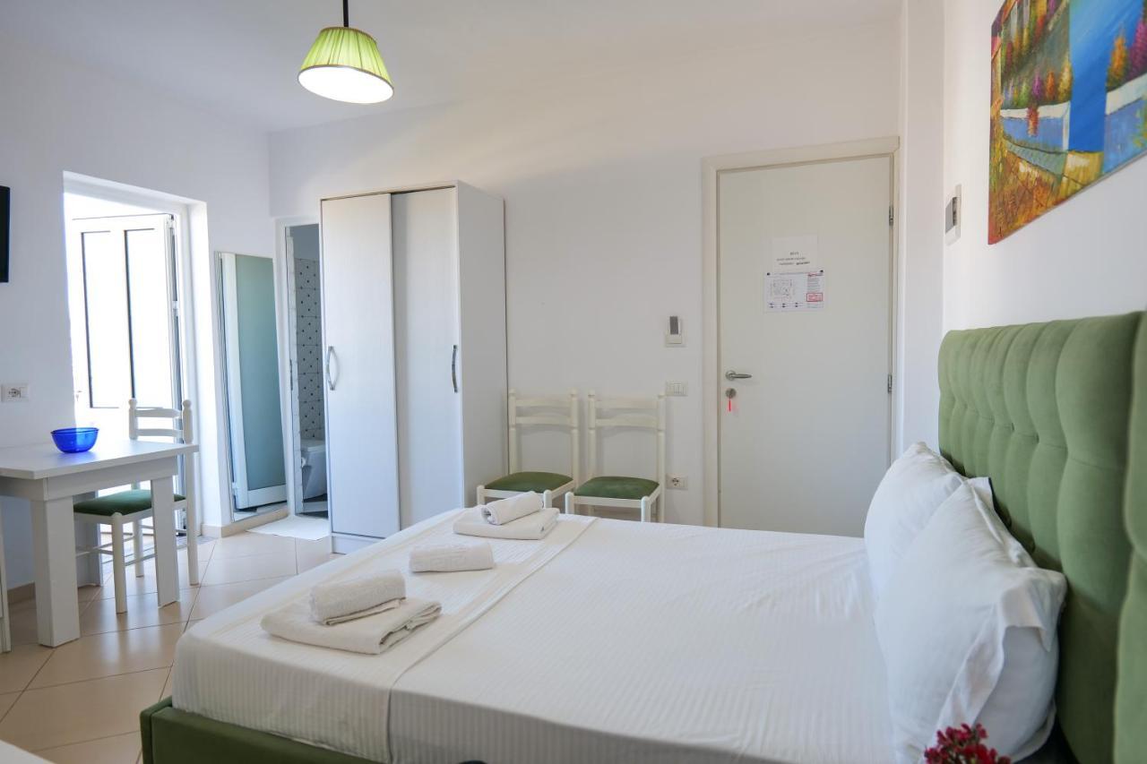 Guest House Gerard Ксамил Екстериор снимка